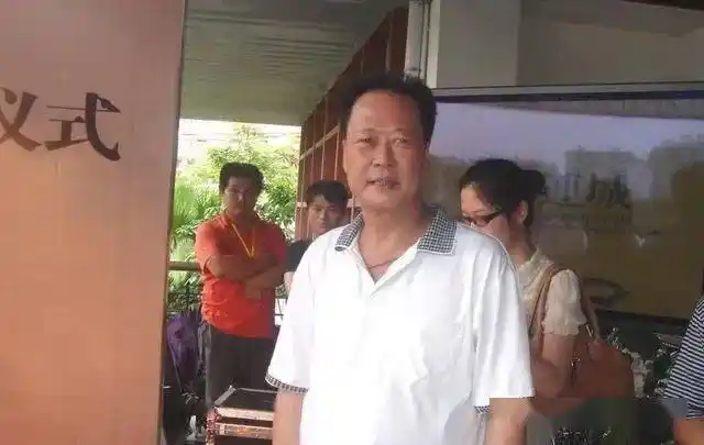 黄楚龙40年前去深圳做建筑工人今资产过千亿他是最神秘的富豪