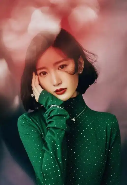 毛晓彤:被亲爹敲诈5000万,被4年男友背叛,泪水和失望成就了她