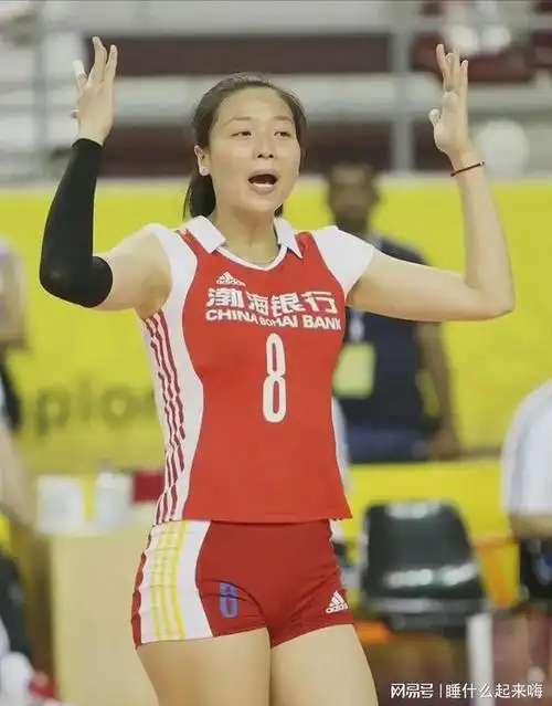 排球女神魏秋月迎来36岁生日,夸张的腰臀比例令人羡慕|朱婷|女排