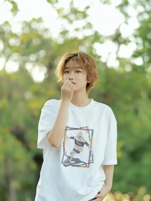 短发女生不是假小子是大美女