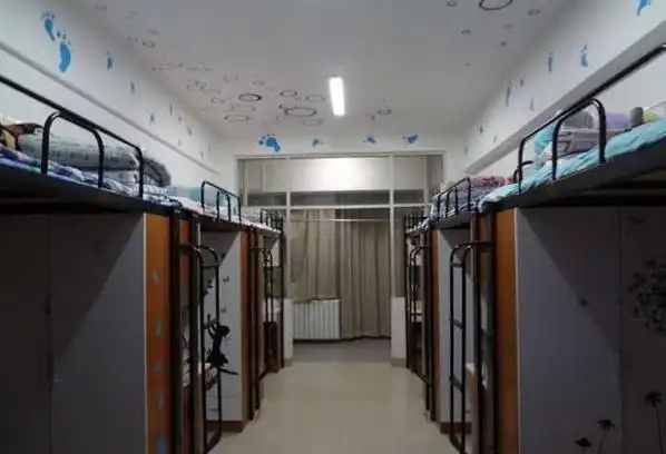 内蒙古大学宿舍男女生混住?女生表示太尴尬,穿睡衣都不敢出门!