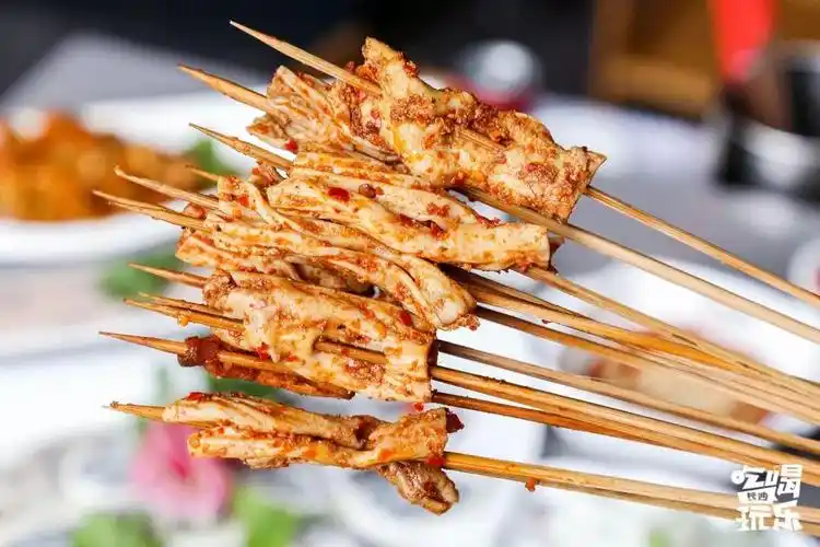 与小郡肝是不同的两种风味,都是会让四川的朋友经常念叨的串串~/ 猪皮