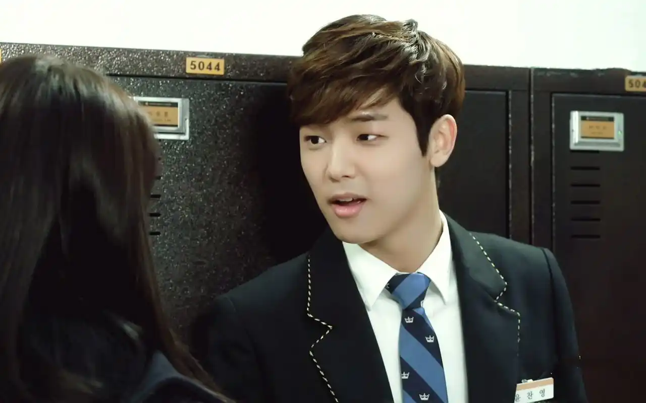 > 《继承者们》帅气姜敏赫剧照桌面壁纸(1440×900)