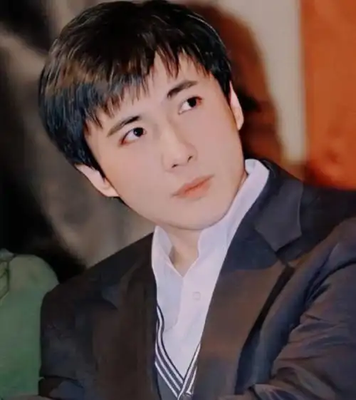 难怪沈腾年轻时是军艺校草,看到爸妈和姐姐的颜值后,瞬间明白