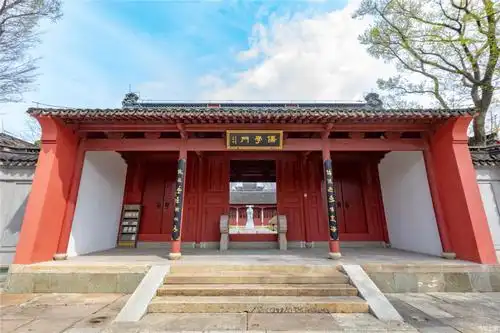 荐春日海宁不可负 | 纵览盐官古城 ,赏天下钱江潮,看百里樱花林