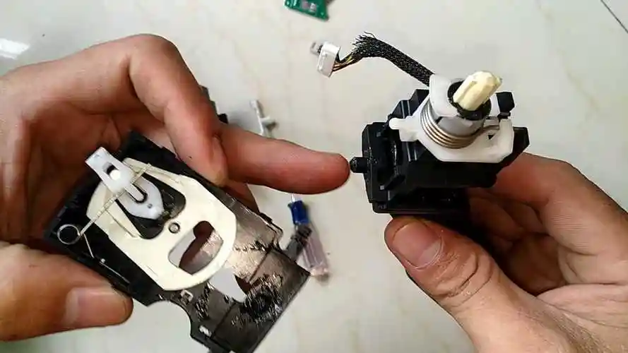 沃尔沃转向灯开关拆解