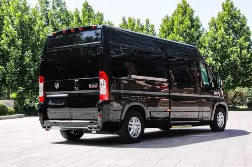 2018款道奇公羊商务接待车 驾驶动力十足