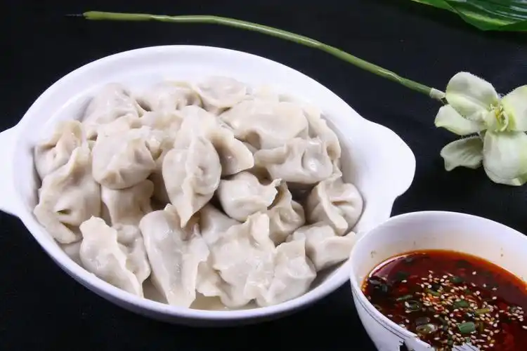 新年习俗之包饺子 ——育新小学一年四班苗瑀涵