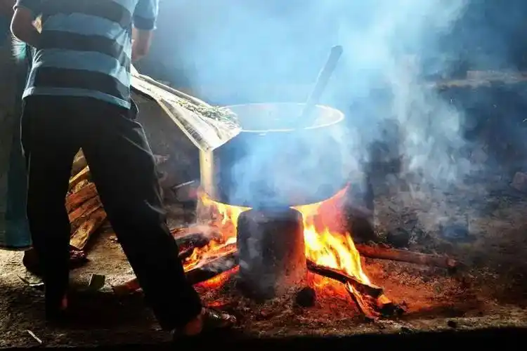 柴火饭一般煮多久 柴火饭用什么木头