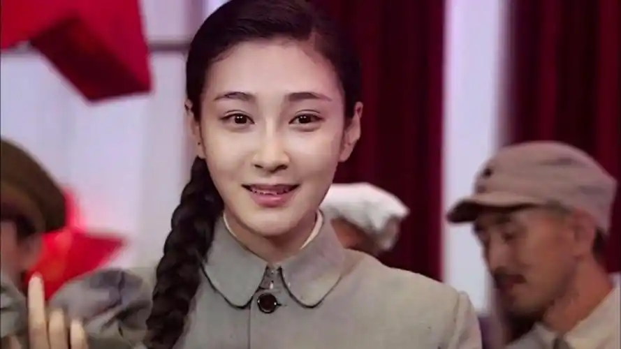 殷飞刺杀柳云龙 被赞最美间谍 《风筝》热播