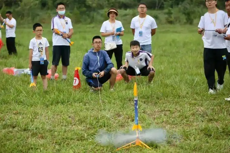 筑飞翔之梦 启航空之旅丨300余名航模爱好者竞逐天空_比赛