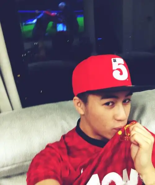 怒怼香港航空的赌王之子何猷君的时尚进阶路