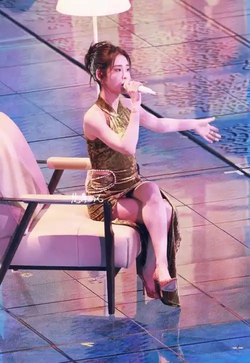 这一夜张碧晨的旗袍高跟封神诠释什么叫做性感尤物