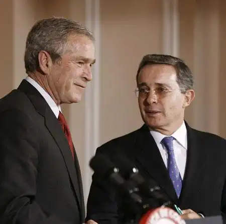 colombianpresidentmeetsbush
