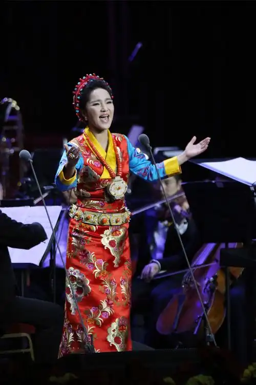 少数民族歌手阿斯根演唱的滇藏民歌《美人》旋律古朴优美.