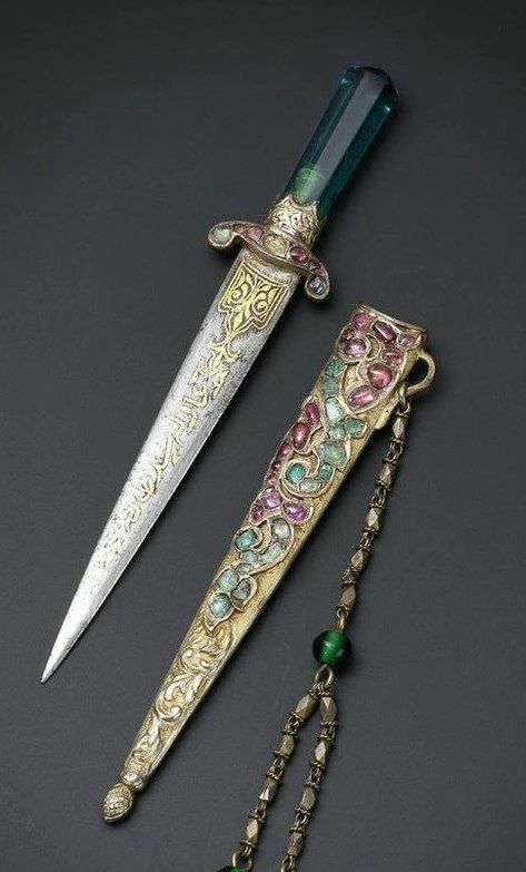 漂亮的武器精致的匕首