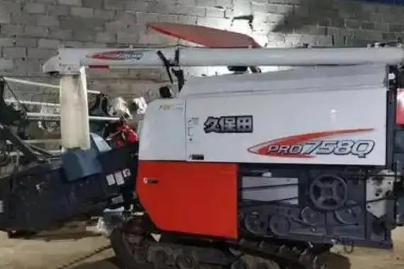 久保田收割机的性能,具有马力大,油耗低,收割速度快等特点