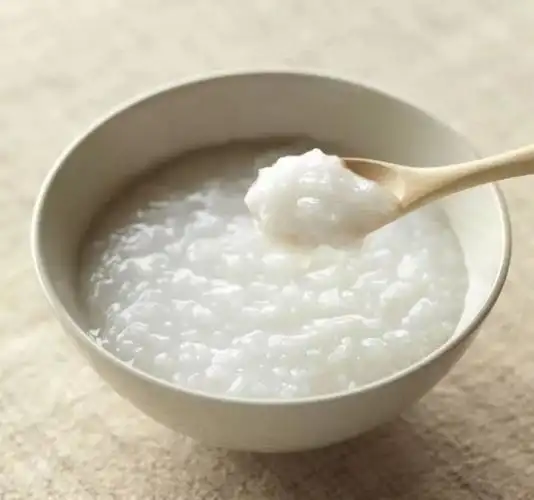 可以开始尝试稀饭,烂面这样的「半流质」,以及各种剁碎的食物,来 锻炼