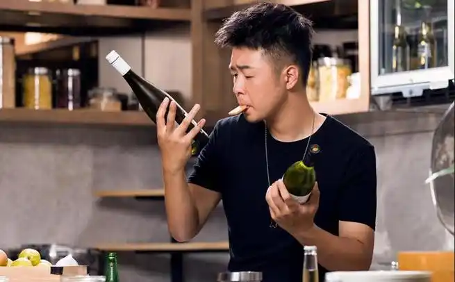 杜国豪个人资料曝光据悉杜国豪是一个商界名流,而且还是首富,这么多年