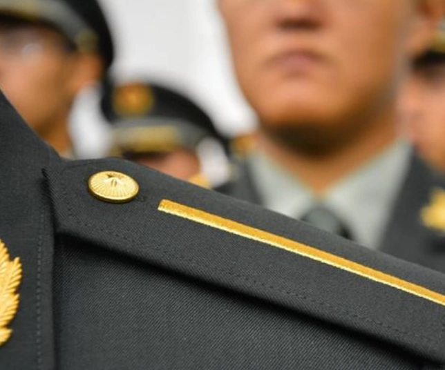 实际上光有一道杠肩章只有军校里面的学员才会有,这些学员都是国防生