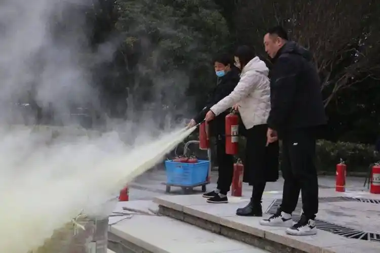 "火"速演练 防患未"燃"_培训_应急_灭火器