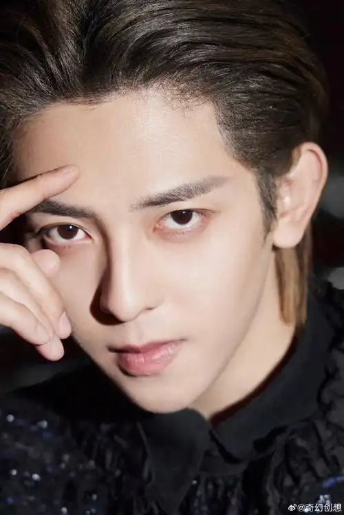 符龙飞全黑复古穿搭##符龙飞豪门贵公子