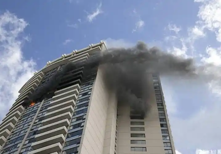 夏威夷36层住宅楼发生火灾致3人死亡12人受伤,据当地消防当局称,该