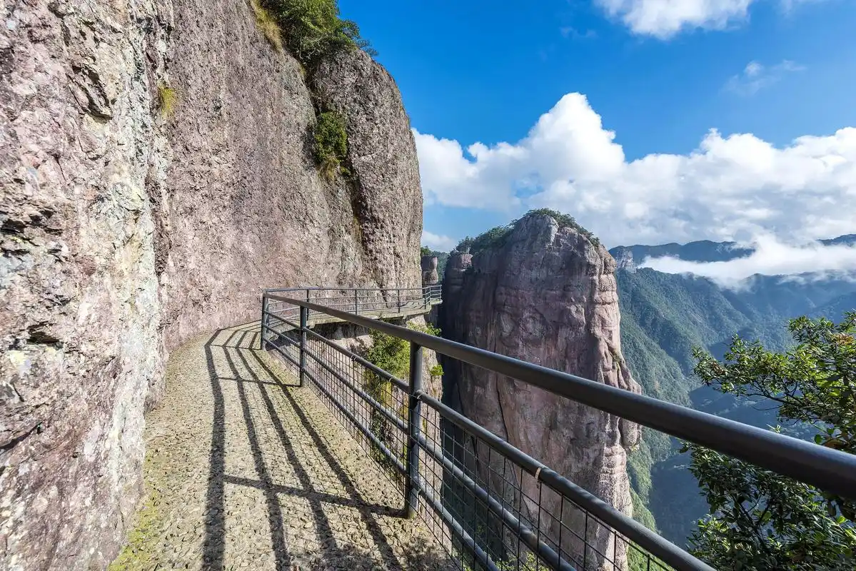 神仙居:人间仙境 神仙居位于浙江省台州市仙居县,是国家的瑰宝,5a级