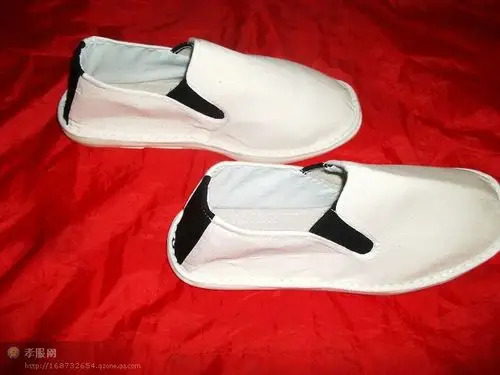 【转载】白事用品店里的孝鞋