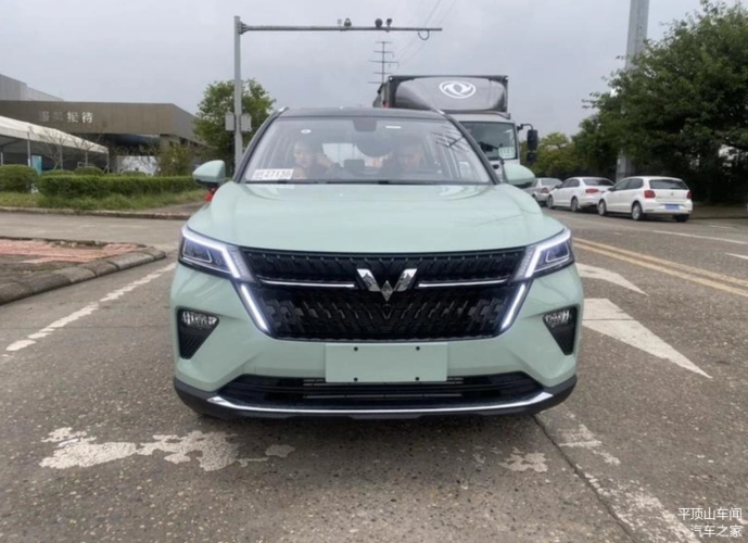 十分精致的国民suv2021款五菱星辰平价销售698万起确实钢需