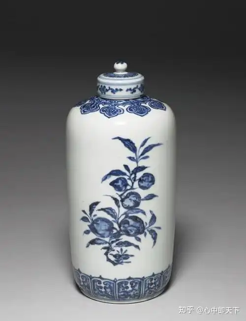 清雍正景德镇官窑青花瓜果纹盖罐