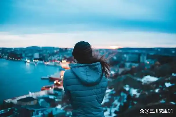 这些口号无疑强调了速度和效率的重要性,但也反映出人们内心的焦虑和