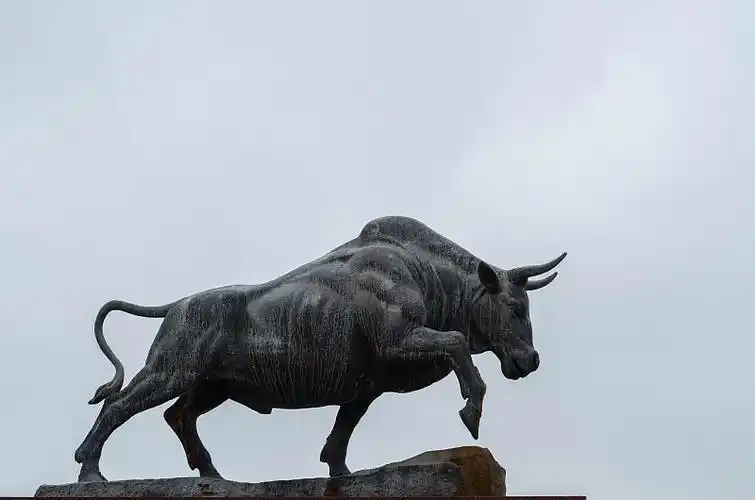 安徽淮南淮河码头镇水铁牛图片下载