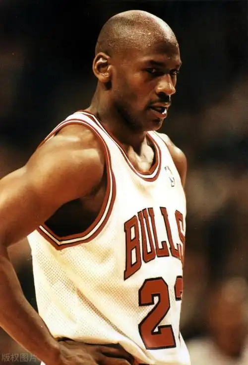 乔丹:让我欣赏的球员只有三人,詹姆斯再拿1至2冠才有资格!