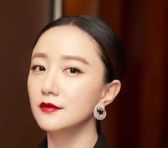 注定好运连连,一辈子奶茶嘴上面的痣(;′⌒`)女人嘴右上方有痣代表