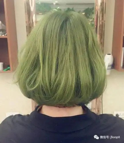 夏天流行"闷青色"