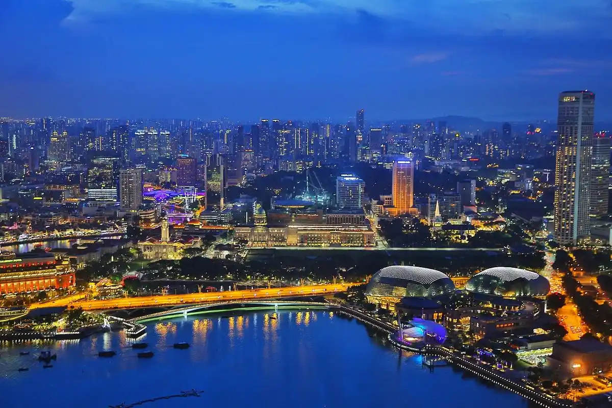 助我上热门# 92新加坡夜景的魅力,不仅在于其绚烂的灯火,更在于它