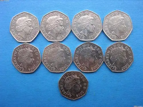 一组不同设计的英国50便士硬币!