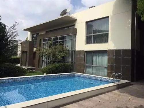 池的独栋别墅                                        居礼别墅房子