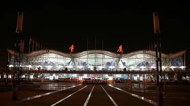 我是上个月和朋友家人去玩的,从重庆江北国际机场进出,一家人玩得非常