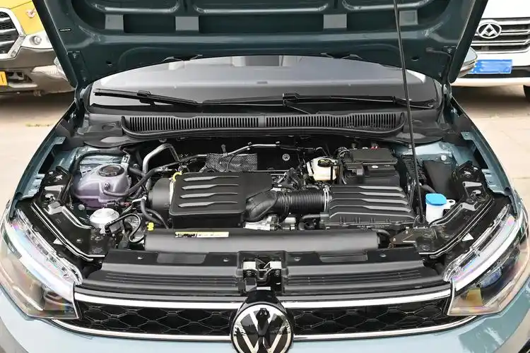 上汽大众朗逸新锐上市,1.5l 爱信6at,售价9.999-10.999万元