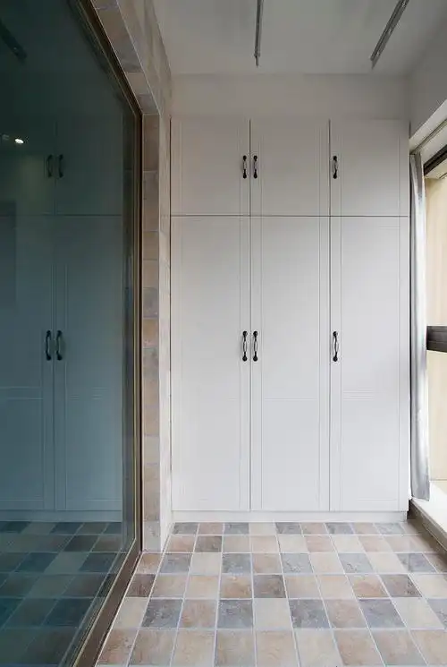 简约风格四房装修阳台储物柜图片_齐家网装修效果图