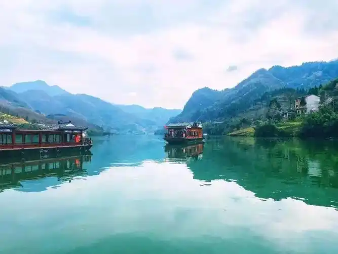 人间绝绝子石泉必打卡景点