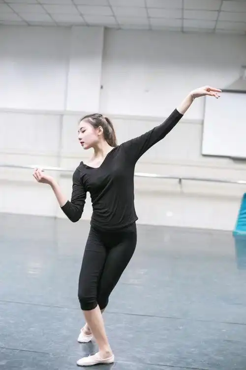 喜欢舞蹈的女生特别有气质你认为呢