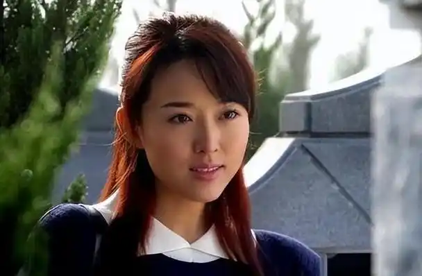 知名女演员颜丹晨:44岁勇敢给小丈夫生子,曾因最美嫦娥走红