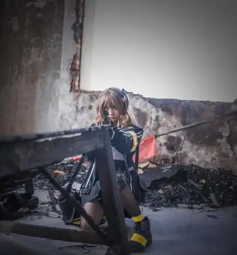 烂尾楼也能出杰作,美少女cos少女前线ump45,效果让人不得不服!