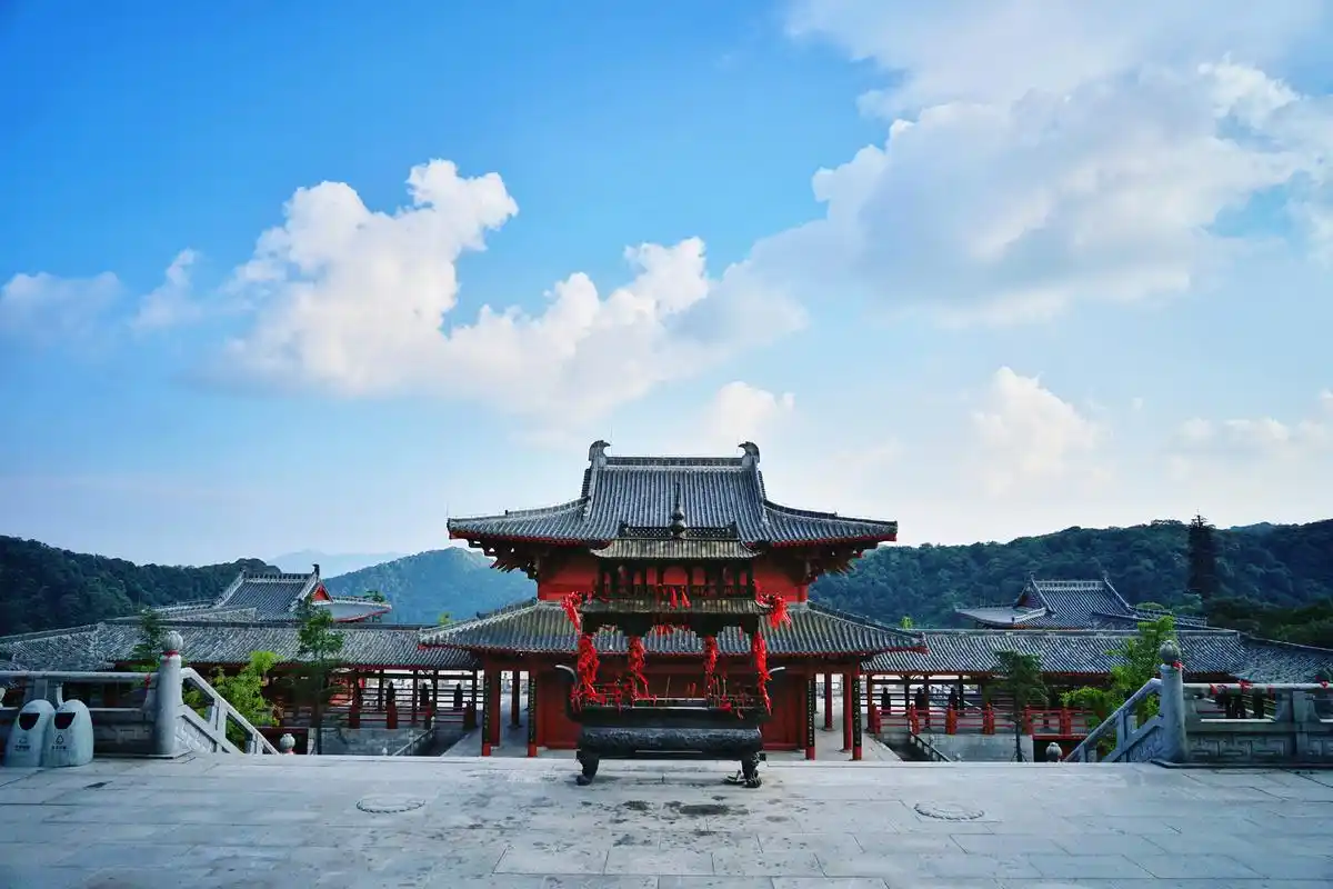 一,景区概况金佛山国家级风景名胜区,位于重庆市南川区.