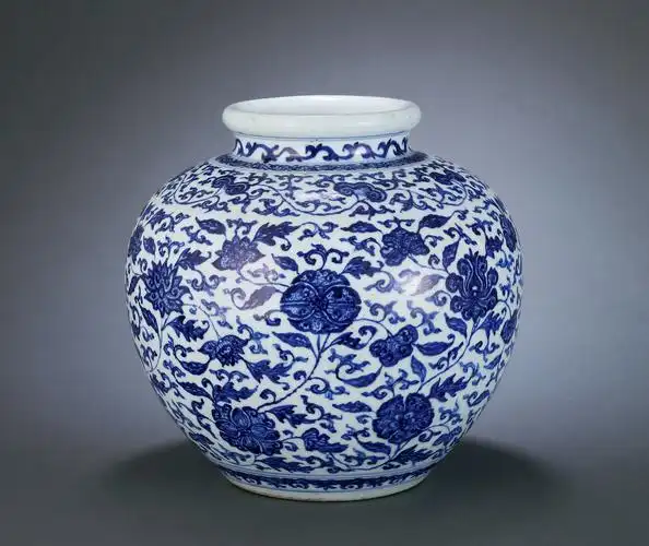 5654 清乾隆 青花缠枝花卉纹太白罐