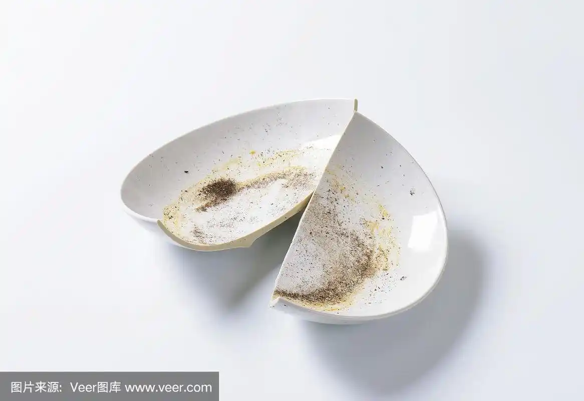破碎的陶瓷碗