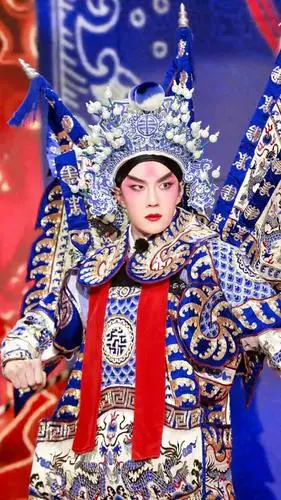 王一博京剧壁纸来一波,神秘的眼神绝美的侧颜,充满戏剧张力!